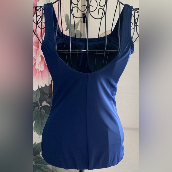 Lands’ End navy swimsuit tummy control - Picture 2 of 4